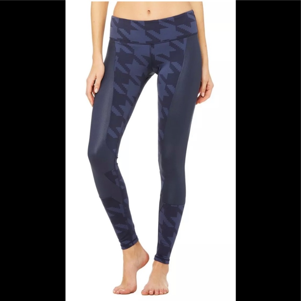 Alo Yoga accelerate legging